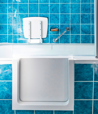 Beim Konzept „proBad Wannentür“ von Interdomus Haustechnik kommt ein standardisierter Einbauprozess bei der Nachrüstung zum Einsatz.