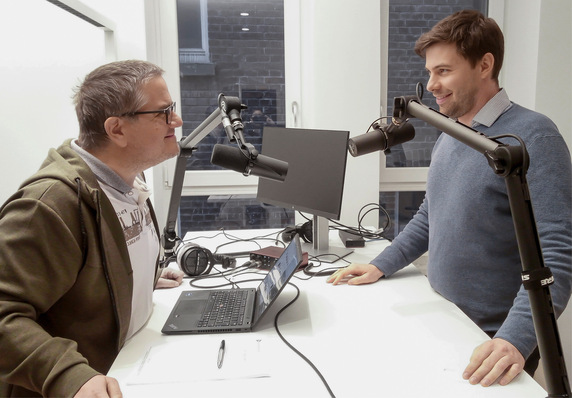 Martin Sommer (rechts) und SBZ-Chefredakteur Dennis Jäger betreiben gemeinsam einen Podcast. Der Titel ist Programm: „Das Handwerk: Macht kurze Prozesse“.