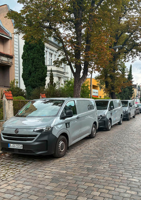 Der S﻿HK-Handwerksbetrieb Clara wurde von der Gründung weg digital aufgestellt. Alle Monteure sind gut vernetzt un﻿terwegs.