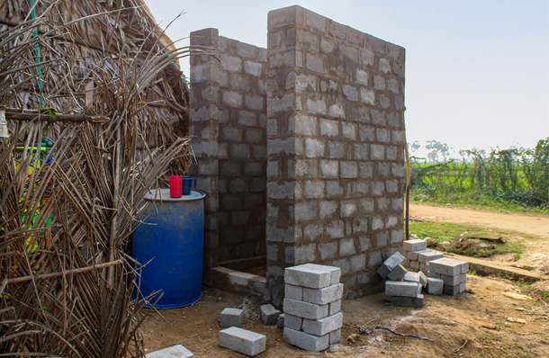 Mehr Hygiene im Alltag: Die Hilfsinitiative Stelp organisiert den Bau sanitärer Anlagen in Indien.