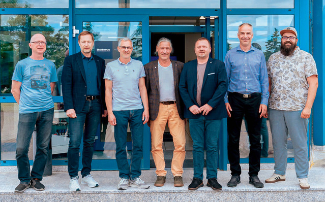 Der neu gewählte Vorstand um Landesinnungsmeister Stefan Mankel (3. von rechts): Fred Kühn, Marko Windisch, Marco Erdmann, Lutz Kolibal,  Roland Kössel, Stefan Zimmermann (v.l.n.r.).
