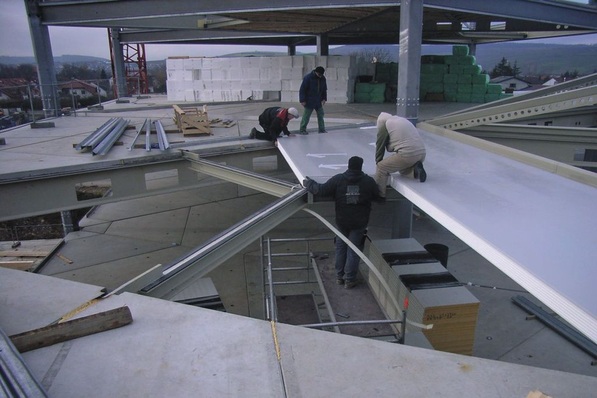 Bei Berücksichtigung einer Schneelast von 0,75 kN/m² sind Spannweiten bis 8 m möglich