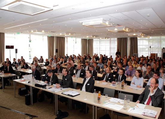 Informations- und Erfahrungsaustausch: Rund 150 Teilnehmer trafen sich beim 7. Öl-Wärme-Kolloquium am 26. und 27. September 2012 in Aachen.