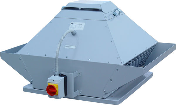 Der DVG EC Brandgasvenitlator von Systemair mit vertikalem Ausblas ist für den Abzug von Hitze und Brandgasen im Brandfall, aber auch für die tägliche Bedarfslüftung geeignet.