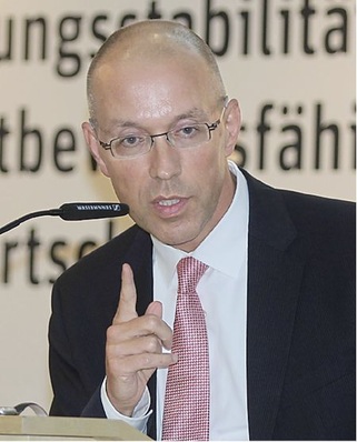 EZB-Direktor Jörg Asmussen bei seinem Vortrag über Währungsstabilität, Wettbewerbsfähigkeit und Wirtschafts­union als Europas Fundament.