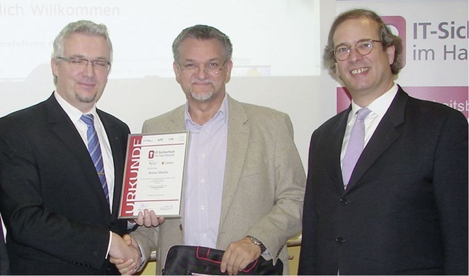 Reiner Miethe, Referent der Berliner Innung (Mitte) ist einer der ersten IT-Sicherheitsbotschafter des Handwerks.