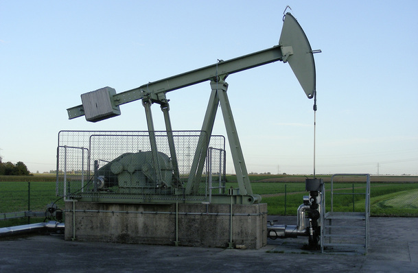 



Seit 1997 fördert Wintershall im Feld Aitingen, südlich von Augsburg, etwa 32 000 t Erdöl pro Jahr. Und ohne Öl und Gas wird es auch in Zukunft kaum gehen.
