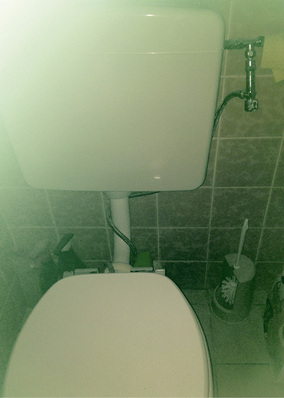 
Dieses abenteuerliche „Dusch-WC“ hat uns Tobias Kirschvink aus Hannover zugeschickt.
