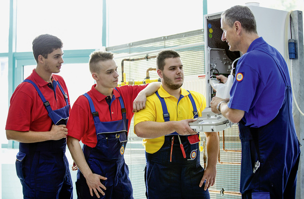
Das neue Ausbildungsjahr hat zwar schon begonnen, doch noch bis zum Jahresende lassen sich vakante Plätze besetzen und die Lehrlinge der Berufsschule sowie der Handwerkskammer nachmelden. 

