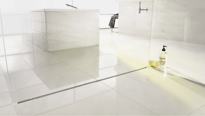 
Die Duschrinne Advantix Vario von Viega lässt sich millimetergenau kürzen und damit an jede Einbausituation anpassen.



