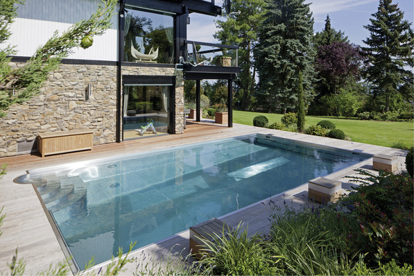 
Eine hygienische Badewasserqualität ist in privaten Schwimmbädern Voraussetzung für ungetrübten Badegenuss.
