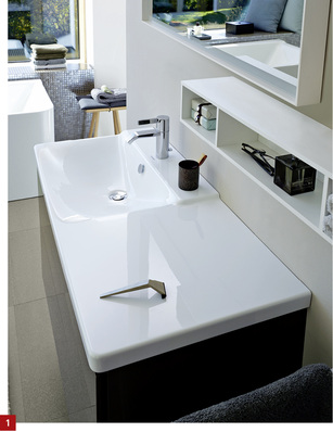 





Zusätzliche Ablagefläche wird z. B. mit einer Möbelkonsole oder mithilfe asymmetrischer Waschtische erreicht.

