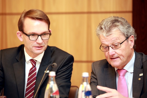 Manfred Stather (r.) ist als Präsident des ZVSHK zurückgetreten. Elmar Esser wurde als Geschäftsführer abberufen.
