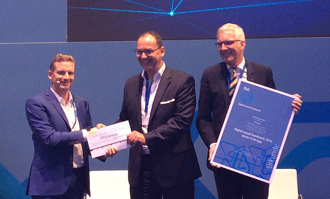 Die Verleihung des ersten “Digital Award Handwerk“ (v.l.): Stephan Theiß (Gelbe Seiten), Marc Trümper (PTS), Wilhelm Schuster (Richter+Frenzel).