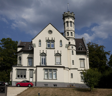 In der von Werkleiter Georg Buderus III im Jahr 1862 errichteten Villa sind die Fachbibliothek zum Thema Heiztechnik sowie das Zentralheizungsmuseum untergebracht.