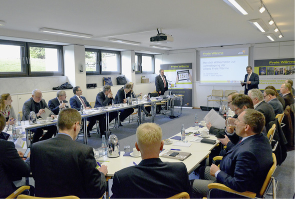 
Am 15. Dezember traf sich die Allianz Freie Wärme zu ihrer Jahrestagung beim ZVSHK in Sankt Augustin.
