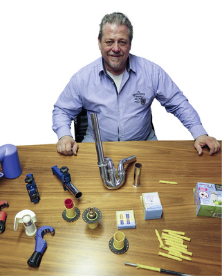 
Karl-Heinz Bilz hat dem Handwerk im Allgemeinen und der SHK-Branche im Besonderen einige Problemlöser beschert.
