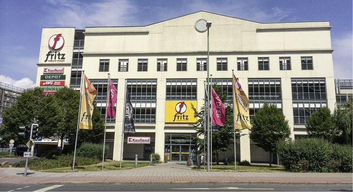 
Mit seiner beeindruckenden Fassade bereichert das Einkaufszentrum fritz das Stadtbild der oberfränkischen Kreisstadt Kulmbach.



