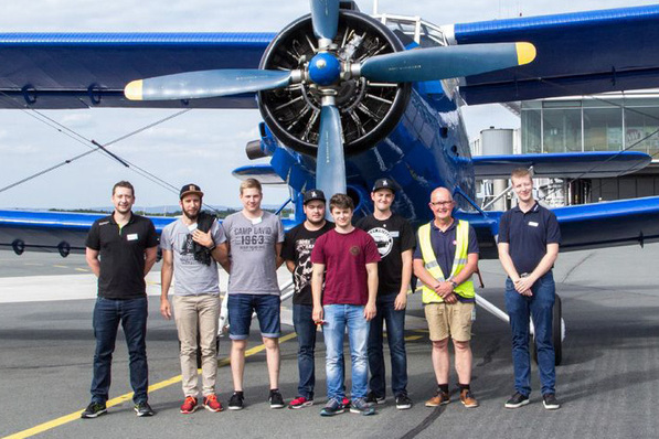 Die erste Starter-Gruppe kurz vor Abflug