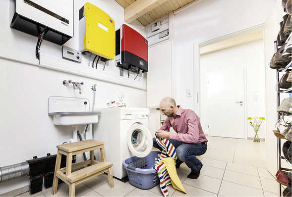 





Statt PV-Strom ins öffentliche Netz einzuspeisen, nutzt der Anlagenbetreiber ihn selbst. 

