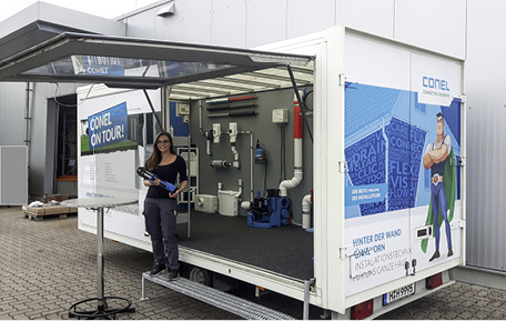 



Conel zeigt sein Sortiment in einem Präsentationswagen.
