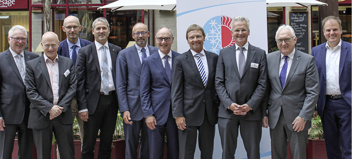 



FGK-Vorstand (v. l.): Robert Baumeister, Ulrich Eser, Marc-Oliver Stulz, Udo Jung, Gerhard Warnke, Ulrich Pfeiffenberger, Günther Mertz, Christoph Kaup, Manfred Greis, Dirk Müller. 
