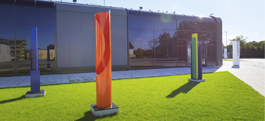 
Metallskulpturen vor der neuen Hilti-Akademie.



