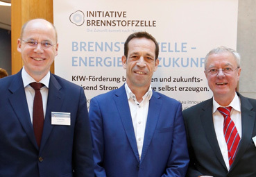 Dr. Timm Kehler (li.) und Andreas Lücke (re.) mit Thorsten Herdan (Mitte) vom Bundeswirtschaftsministerium auf der Wärmekonferenz.