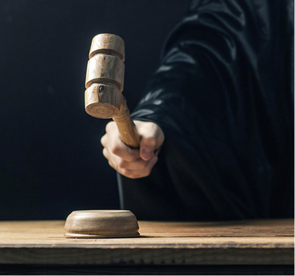 



Der BGH bestätigt: Baumaßnahmen müssen den zum Zeitpunkt der Abnahme geltenden anerkannten Regeln der Technik entsprechen.
