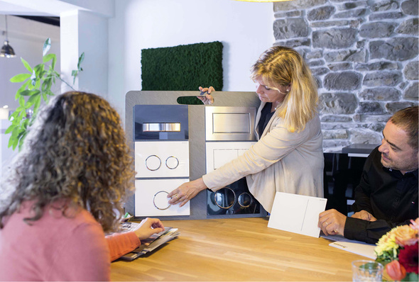 



Angebote können Produkte und Ausstattungsmerkmale in unterschiedlichen Preisklassen beinhalten. Anhand konkreter Modelle lässt sich die Wirkung von Materialien verständlich erklären.
