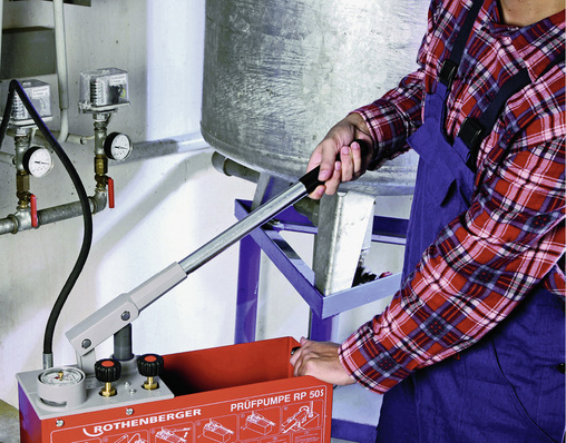 

Die Versicherungsunternehmen verweigern zunehmend die Regulierung von Wasserschäden, wenn die abschließende Dichtheitsprüfung mit Druckluft oder inerten Gasen statt mit Wasser durchgeführt wurde.





