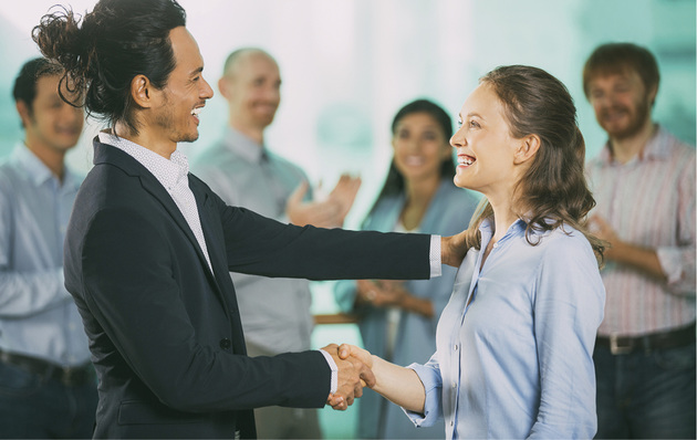 
Lob ist ein wesentlicher Motivationsfaktor und sorgt für gute Beziehungen zu Mitarbeitern und Kunden.



