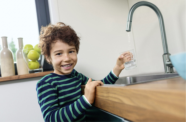 
Was in Deutschland aus der Leitung kommt, kann man unbesorgt trinken.



