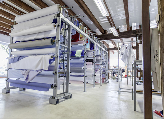 
Hemdwerk konzipiert und fertigt Unternehmenskleidung nach individuellen Vorgaben.



