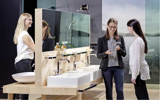 
Die Seminare der Hansgrohe Aquademie informieren u. a. über Armaturen und Baddesign.



