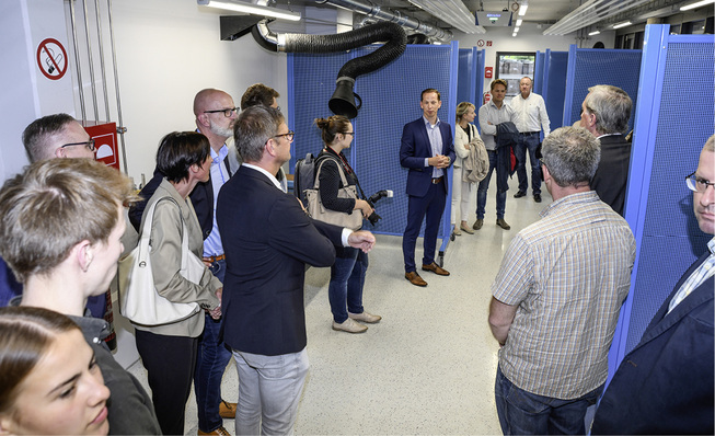 
In „Heinrichs Werkstatt“ finden für Auszubildende und für Mitarbeiter Qualifizierungsmaßnahmen statt.



