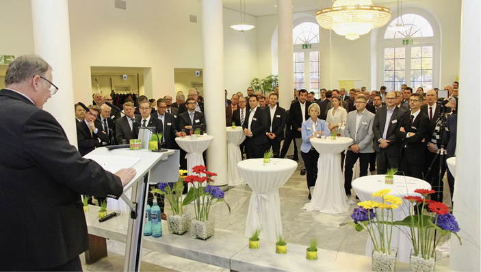 
Fachverbandvorsitzender Joachim Butz sagte in Stuttgart: „Das SHK-Handwerk steht in allen Bereichen als Partner der Energiewende bereit.“



