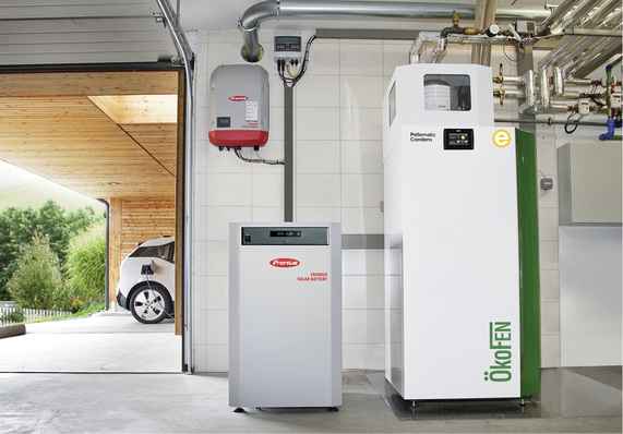 
Größere Unabhängigkeit verspricht die stromerzeugende Pelletheizung mit Batteriespeicher und PV-Anlage.



