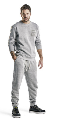 
Auch für den Feierabend geeignet: die Kollektion „100 % Rock Solid“ von Blåkläder.



