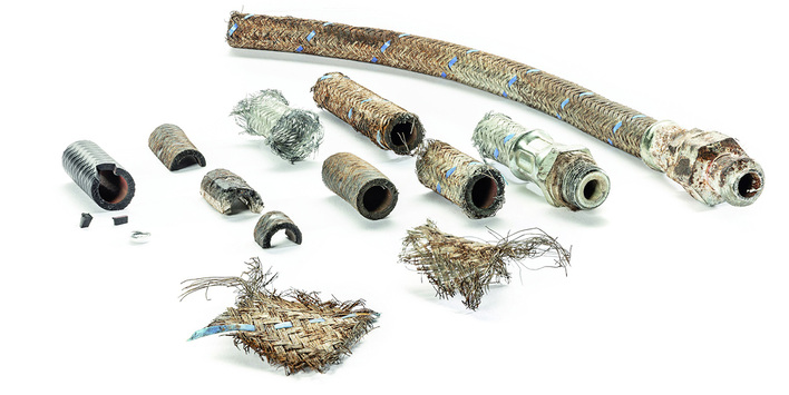 



Schäden an Flexschläuchen für Trinkwasseranschlüsse.
