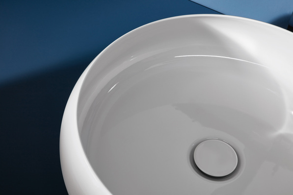 Die Waschtisch-Schale BetteCraft aus glasiertem Titan-Stahl veredelt den Waschplatz mit ihrer feinen Ästhetik.