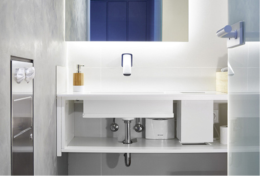 
Kleindurchlauferhitzer von Clage übernehmen im Fitnessstudio die Warmwasserversorgung unter den Handwaschbecken.



