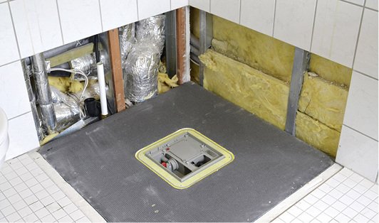 
Installation der Bodenplatte mit integriertem Plancofix.



