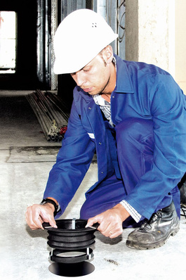 Wie funktioniert der Brandschutz in Bodenabläufen und Rohrabschottungen? Die Roadshow “Brandschutz - einfach, professionell und sicher“ von Kessel und Doyma liefert Antworten.