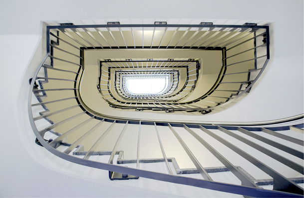 
Im Brandfall kann durch eine Treppenhaus-Spüllüftungsanlage eine Gefährdung durch Rauch ausreichend lange verhindert werden.



