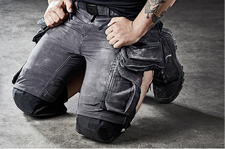 
Mit den Knieschonern von Blåkläder kann auch blanken Knien in Shorts nichts passieren.



